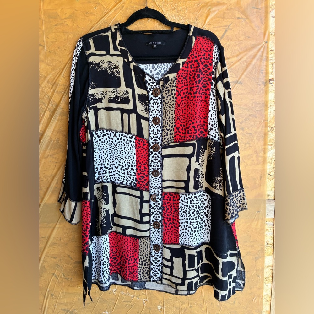 John Mark Mix Print V-Neck 3/4 Cuff Sleeve Button Front Geometric Tunic
Size M - Picture 2 of 10